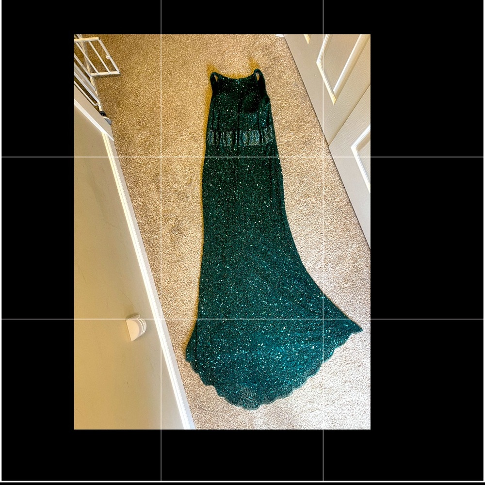 MAC DUGGAL SCALLOPED NECKLINE SEQUINED EVENING GOWN - Picture 5 of 5